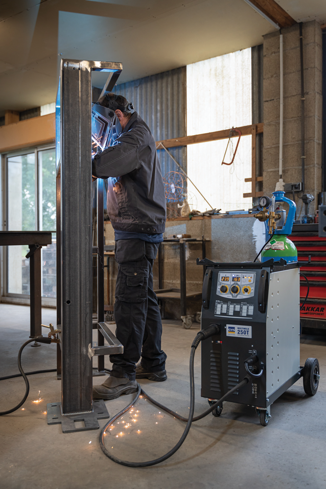 Inverter Schweissgerät, MULTIWELD 250T, mit Zubehör und Druckminderer, 400V